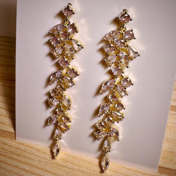 NEW Designer Celeb Inspired Yellow Gold-Plated CZ Leaf Vine Chandelier Earrings - Picture 4 of 16